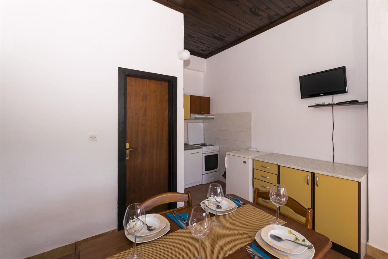 Apartments Irena Tkon Exterior foto